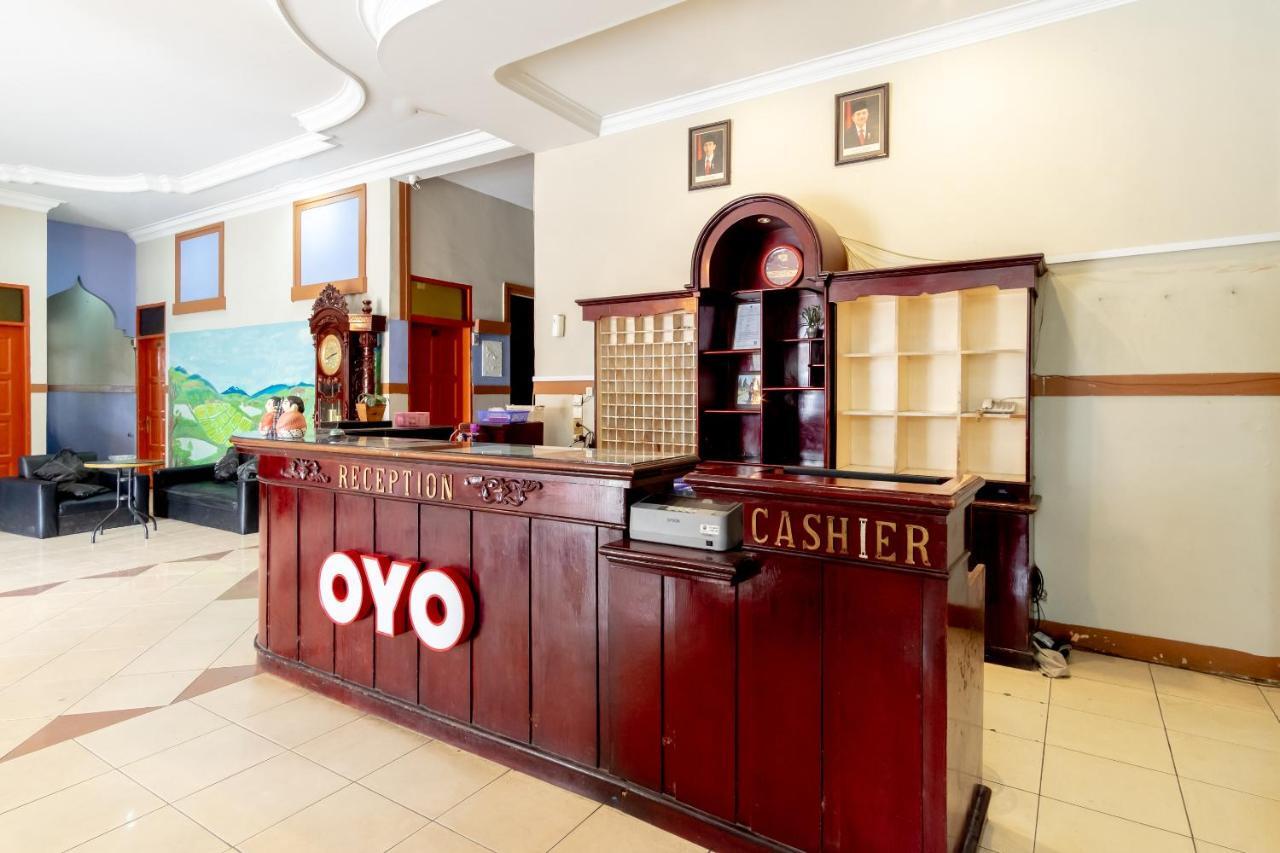 Oyo 1364 Pondok Wisata Istana XI Medan Esterno foto