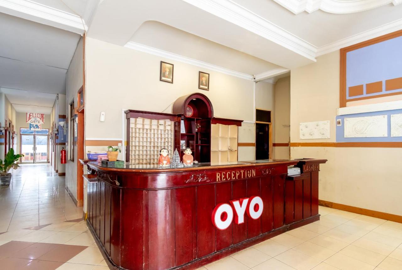 Oyo 1364 Pondok Wisata Istana XI Medan Esterno foto