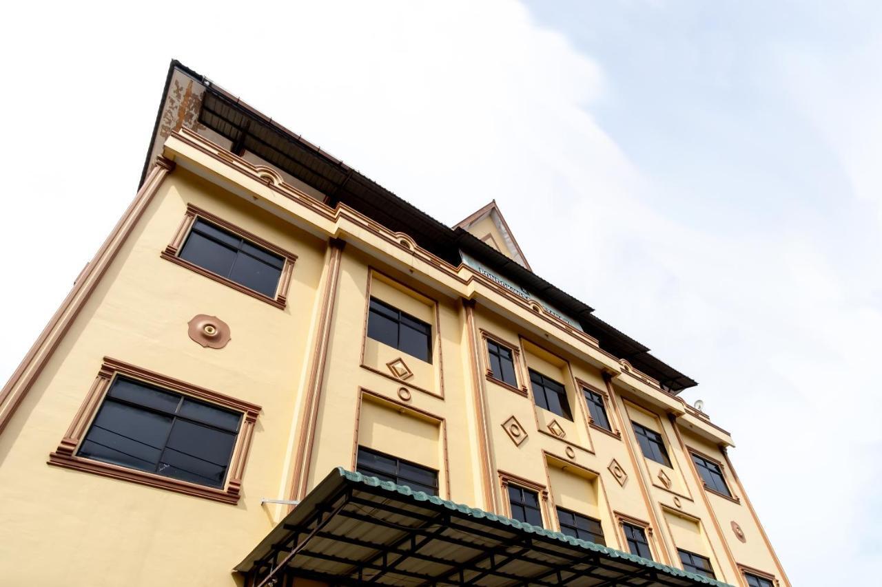 Oyo 1364 Pondok Wisata Istana XI Medan Esterno foto