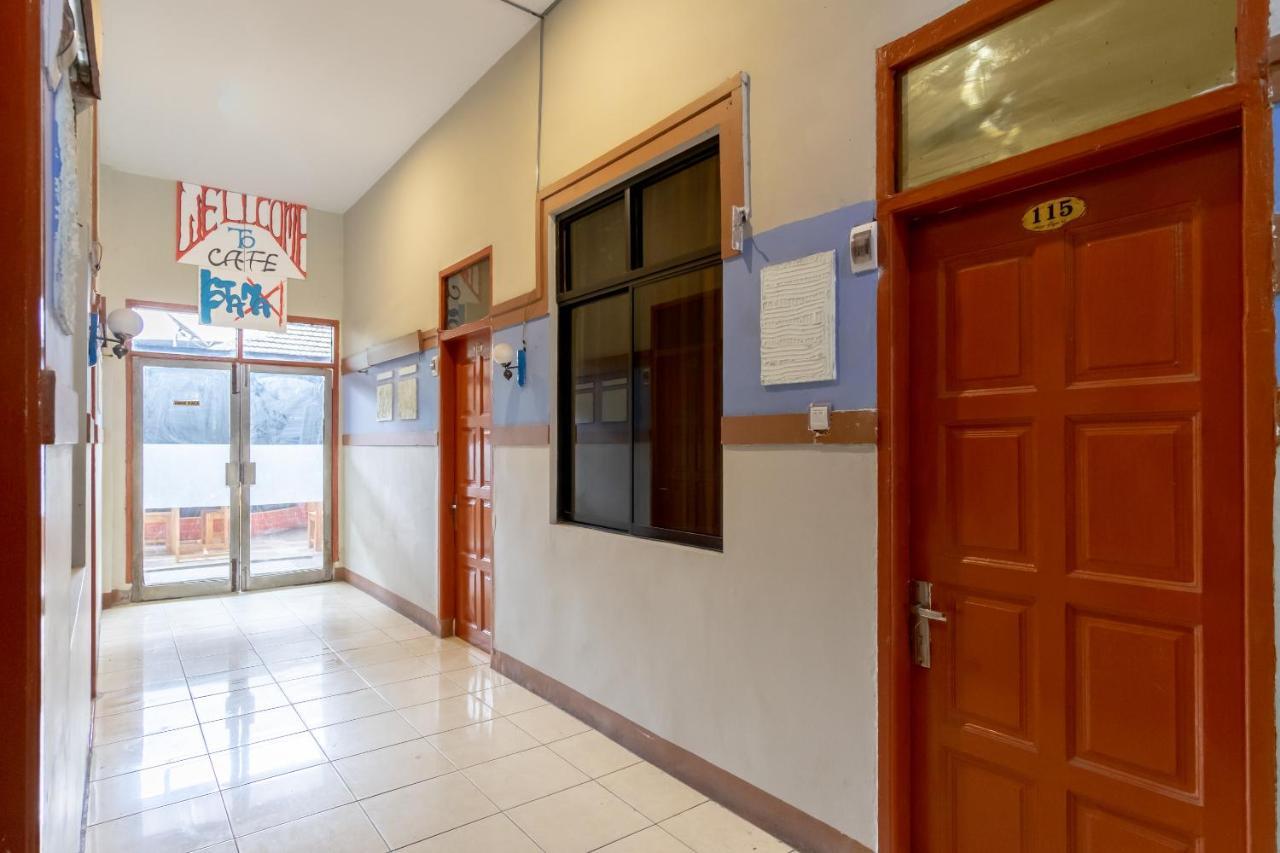 Oyo 1364 Pondok Wisata Istana XI Medan Esterno foto