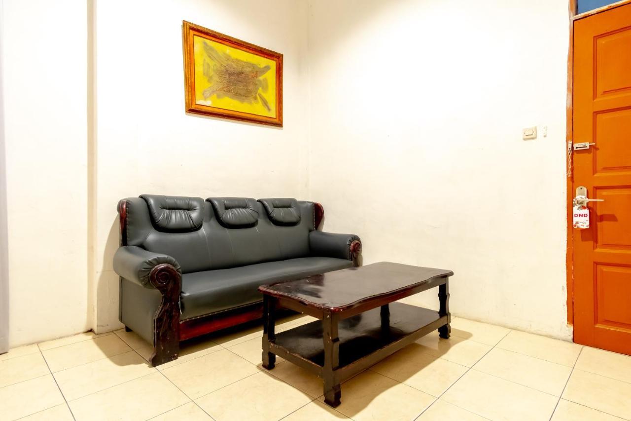 Oyo 1364 Pondok Wisata Istana XI Medan Esterno foto