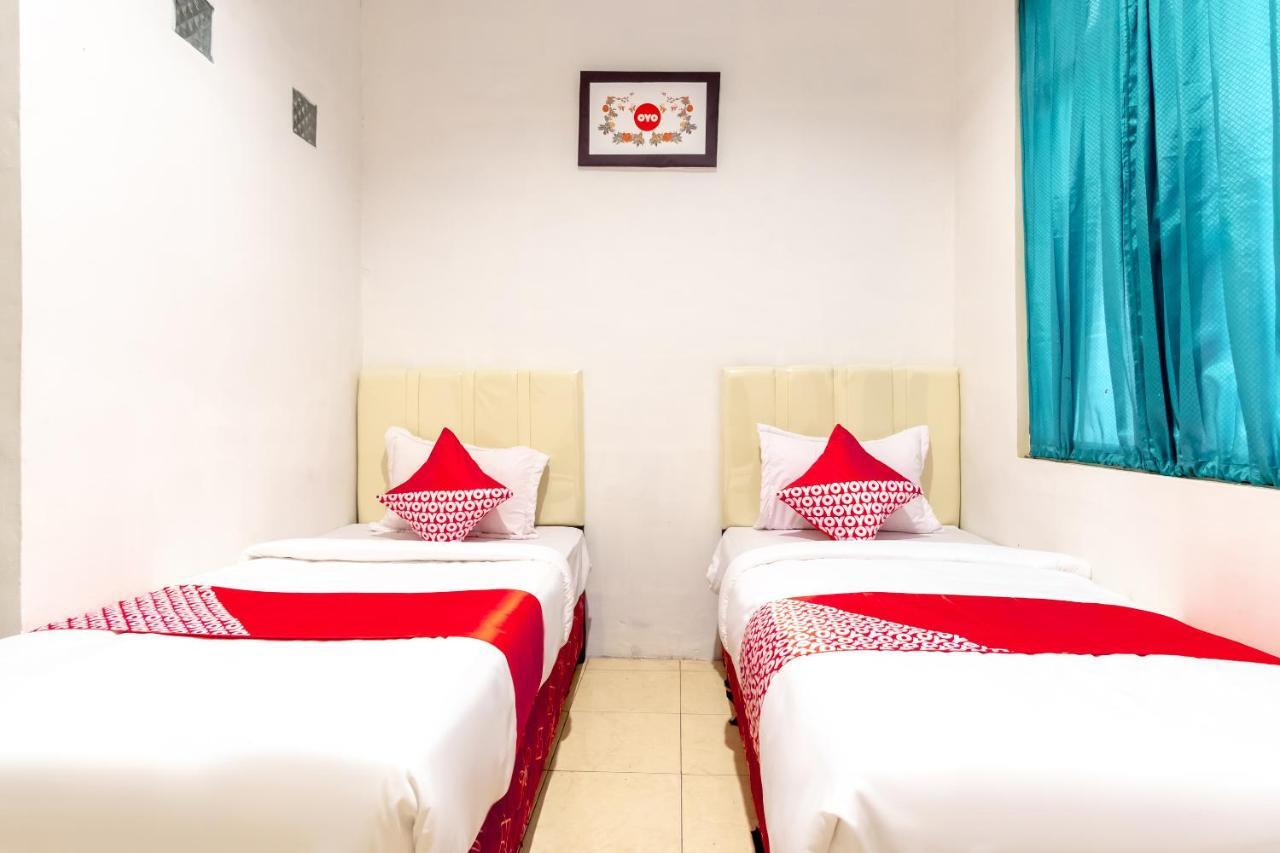 Oyo 1364 Pondok Wisata Istana XI Medan Esterno foto